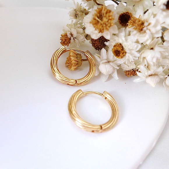 Chunky Gold Hoop Earrings,Twisted Hoop Earrings, Minimalist Hoop Earrings - Picture 4 of 7